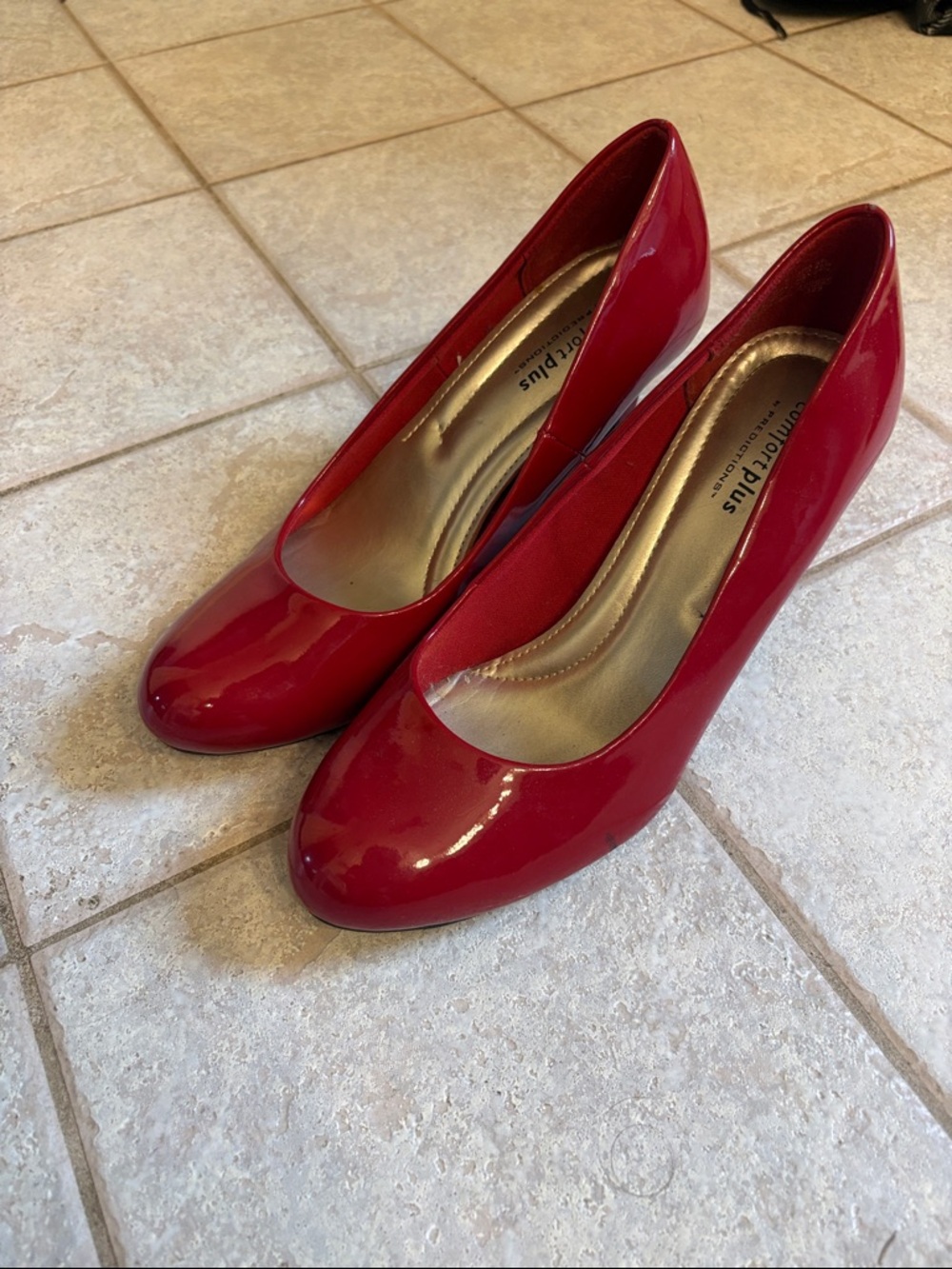 comfort plus by Predictions Red Patent Round-Toe Heels